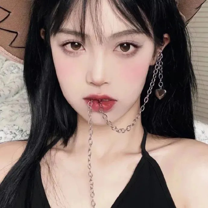 穿风信子蓝的少女